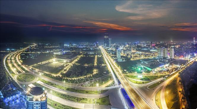 Công tác quy hoạch, xây dựng và quản lý đô thị có chuyển biến tích cực; nhiều dự án, công trình giao thông, chỉnh trang đô thị được triển khai, đưa vào sử dụng và phát huy hiệu quả. Trong ảnh: Nút giao thông Đại lộ Thăng Long – Phạm Hùng – Nguyễn Chí Thanh, một trong những công trình giao thông trọng điểm của Hà Nội. Ảnh: Trọng Đạt - TTXVN