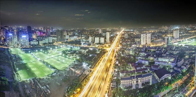 Năm 2008, Hà Nội được mở rộng địa giới hành chính với quy mô diện tích từ 924 km2 lên 3.344 km2, hạ tầng đô thị phát triển theo hướng hiện đại, đồng bộ. Trong ảnh: Diện mạo đô thị khu vực phía Tây của Thủ đô ngày càng khang trang, hiện đại. Ảnh: Trọng Đạt - TTXVN