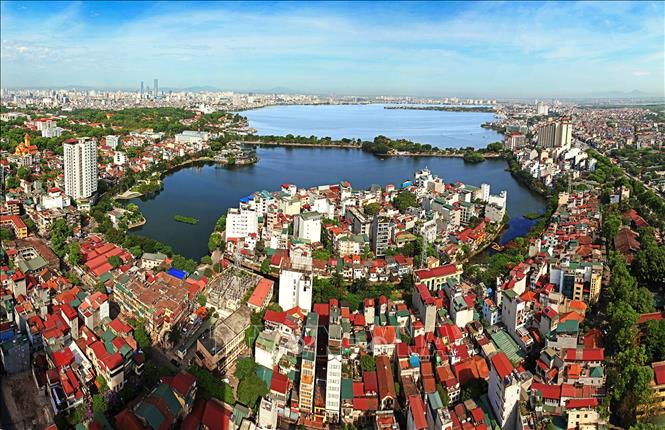 Hà Nội được vinh danh “Thành phố vì hòa bình” nhờ những đóng góp tích cực trong cuộc đấu tranh vì hòa bình và sự nghiệp phát triển, xây dựng thành phố, phù hợp với những tiêu chí do UNESCO đề ra. Trong ảnh: Hồ Trúc Bạch và Hồ Tây mang vẻ đẹp riêng 