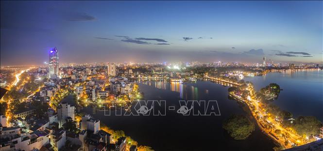 Hà Nội được vinh danh “Thành phố vì hòa bình” nhờ những đóng góp tích cực trong cuộc đấu tranh vì hòa bình và sự nghiệp phát triển, xây dựng thành phố, phù hợp với những tiêu chí do UNESCO đề ra. Trong ảnh: Một góc hồ Tây và hồ Trúc Bạch. Ảnh: Trọng Đạt - TTXVN