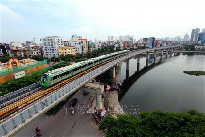 Nhiều dự án, công trình giao thông, chỉnh trang đô thị được triển khai, đưa vào sử dụng và phát huy hiệu quả. Trong ảnh: Dự án đường sắt đô thị Cát Linh - Hà Đông sắp được đưa vào khai thác thương mại. Ảnh: Huy Hùng – TTXVN