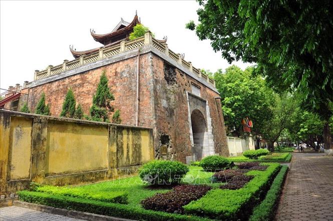 Hà Nội hơn nghìn năm tuổi có rất nhiều điểm thu hút khách du lịch với cảnh quan kiến trúc độc đáo, di sản văn hóa phong phú. Thủ đô ngày nay có hơn 5.000 di tích lịch sử, văn hóa, kiến trúc, trong đó, 1.150 đã xếp hạng cấp Quốc gia, 1.059 xếp hạng cấp Thành phố. Trong ảnh: Cổng thành Cửa Bắc, một trong những dấu tích còn nguyên vẹn của Hoàng thành Thăng Long xưa. Ảnh: Minh Đức – TTXVN
