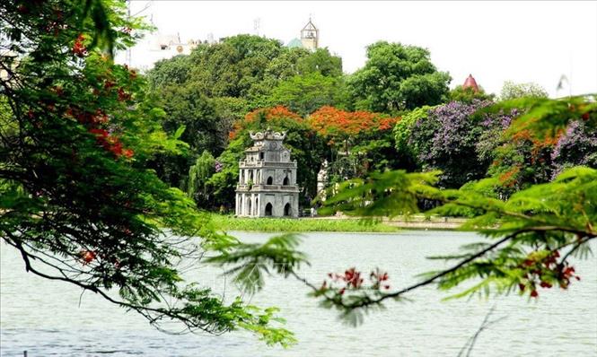 Trong ảnh: Hồ Hoàn Kiếm, trung tâm Thủ đô Hà Nội. Ảnh: Đình Na - TTXVN