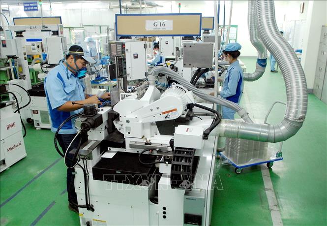 Hà Nội luôn là Thủ đô bình yên, có sức hấp dẫn lớn đối với du khách và các nhà đầu tư quốc tế. Trong ảnh: Công ty TNHH INOAC Viet Nam (vốn đầu tư của Nhật Bản) đầu tư xây dựng nhà máy sản xuất linh kiện cho các sản phẩm điện tử tại Khu công nghiệp Quang Minh (Hà Nội). Ảnh: Danh Lam – TTXVN
