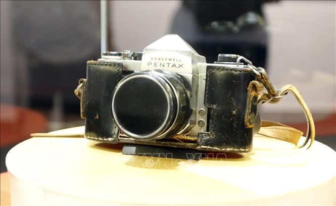 Trong ảnh: Chiếc máy ảnh Pentax Honeywell H trưng bày tại triển lãm chuyên đề “Câu chuyện từ chiếc máy ảnh”. Ảnh: Hoàng Hải-TTXVN