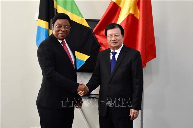 Phó Thủ tướng Trịnh Đình Dũng và Thủ tướng Tanzania Kassim Majaliwa tại hội đàm. Ảnh: Đình Lượng - TTXVN