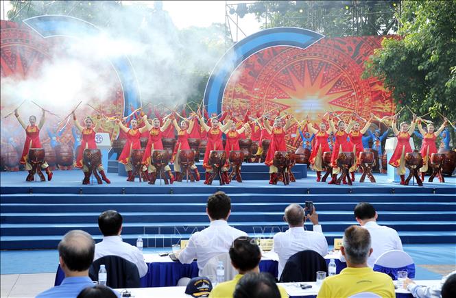 Photo: A traditional drum performance at the celebration. VNA Photo: Lâm Khánh
