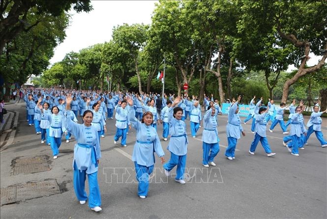 Photo: A parade on street. VNA Photo: Thành Đạt