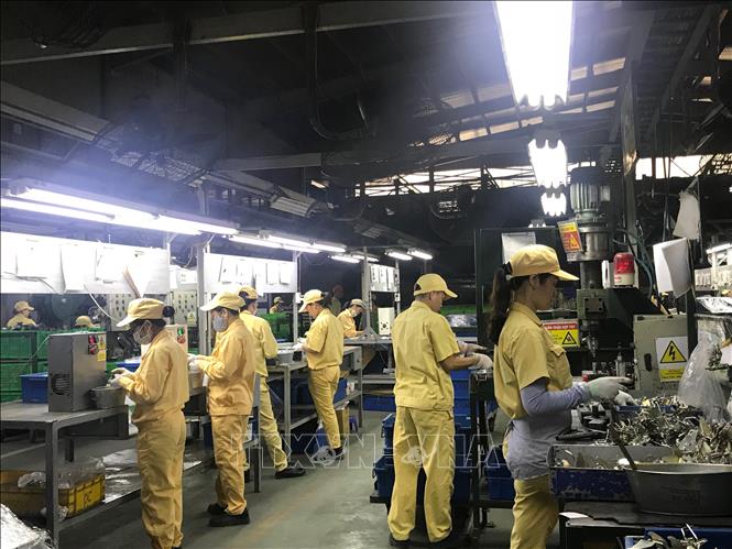 Trong ảnh: Công nhân lao động Hà Nội hăng say lao động sản xuất sau thời gian nghỉ Tết Nguyên đán Kỷ Hợi 2019. Ảnh: Minh Nghĩa - TTXVN