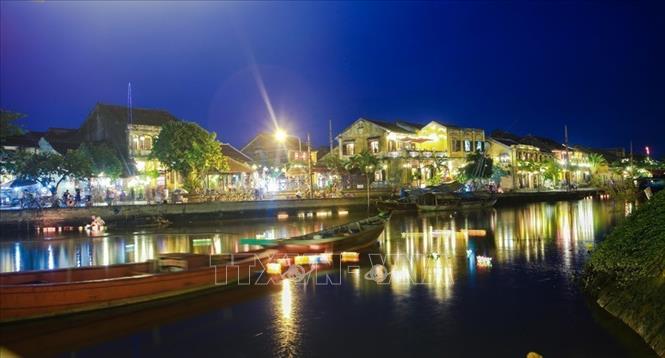 Photo: A view of Hoi An town at night. VNA Photo: Trọng Đạt