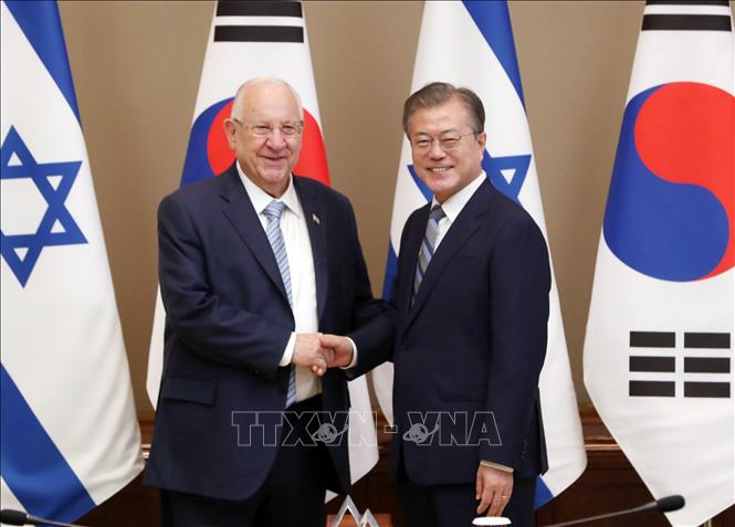 Trong ảnh: Tổng thống Hàn Quốc Moon Jae-in (phải) và người đồng cấp Israel Reuven Rivlin tại cuộc gặp ở Seoul ngày 15/7/2019. Ảnh: Yonhap/TTXVN