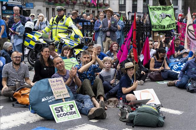 Trong ảnh: Biểu tình chống biến đổi khí hậu do phong trào Extinction Rebellion phát động tại London, Anh, ngày 15/7. Ảnh: AFP/TTXVN