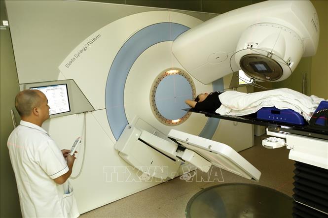Trong ảnh: Bệnh viện K đầu tư trang thiết bị y tế hiện đại, công nghệ cao giúp chẩn đoán, đánh giá gia đoạn bệnh chính xác, điều trị hiệu quả. Ảnh: Dương Ngọc - TTXVN