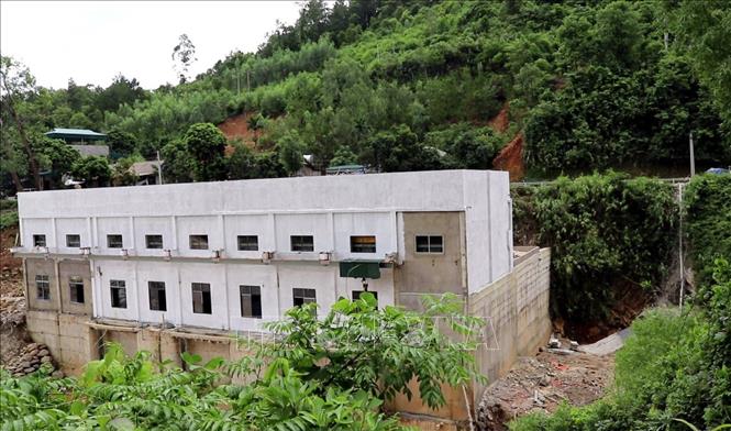 Trong ảnh: Nhà máy thủy điện Mường Kim II tại huyện Than Uyên (Lai Châu) xây dựng vào phạm vi đất an toàn hành lang giao thông. Ảnh: Việt Hoàng - TTXVN