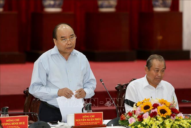 Photo: Prime Minister Nguyen Xuan Phuc speaks at the working session. VNA Photo: Dương Giang