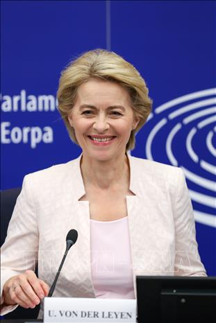 Trong ảnh: Tân Chủ tịch Ủy ban châu Âu (EC) Ursula von der Leyen trong cuộc họp báo sau khi đắc cử tại trụ sở Nghị viện châu Âu ở Strasbourg, Pháp ngày 16/7/2019. Ảnh: THX/TTXVN