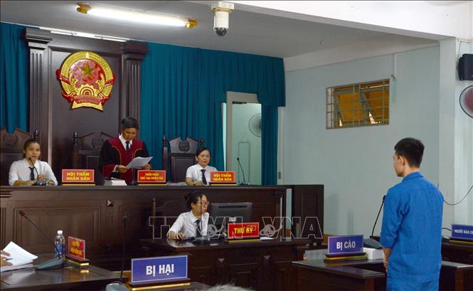 Trong ảnh: Bị cáo nghe tòa tuyên án. Ảnh: Quốc Dũng – TTXVN