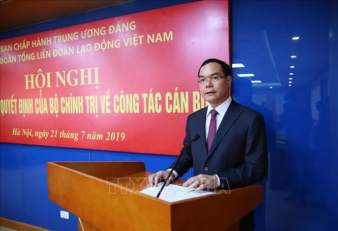 Trong ảnh: Đồng chí Nguyễn Đình Khang phát biểu nhận nhiêm vụ. Ảnh: Dương Giang - TTXVN