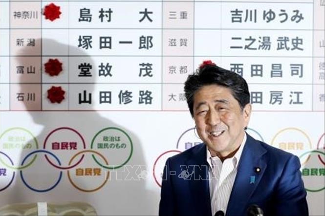 Trong ảnh: Thủ tướng Nhật Bản Shinzo Abe tại trụ sở Đảng Dân chủ Tự do (LDP) ở Tokyo ngày 21/7. Ảnh: Kyodo/TTXVN