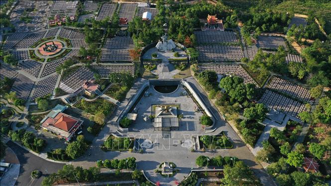 Trong ảnh: Nghĩa trang liệt sỹ Quốc gia Đường 9. Ảnh: Hồ Cầu-TTXVN