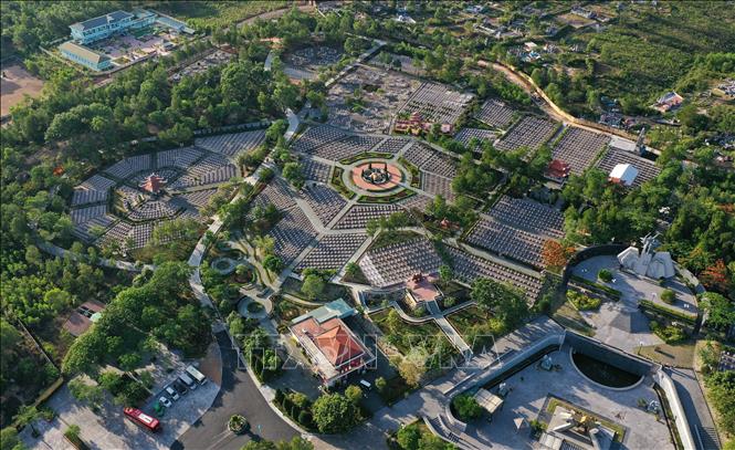 Trong ảnh: Nghĩa trang liệt sỹ Quốc gia Đường 9. Ảnh: Hồ Cầu-TTXVN
