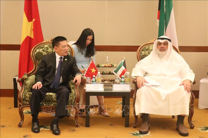 Photo: Auditor General of the State Audit of Vietnam Ho Duc Phoc and President of Kuwait’s State Audit Bureau Adel Al-Sarawi at the meeting. VNA Photo: Anh Tuấn