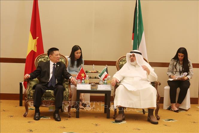 Photo: Auditor General of the State Audit of Vietnam Ho Duc Phoc and President of Kuwait’s State Audit Bureau Adel Al-Sarawi at the meeting. VNA Photo: Anh Tuấn