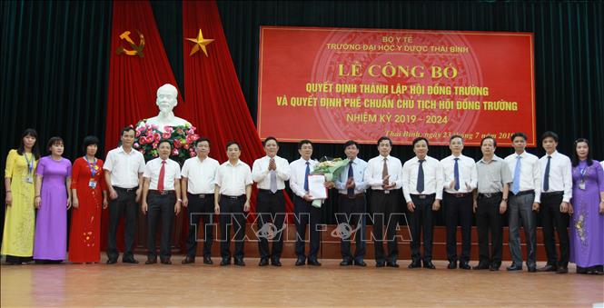 Trong ảnh: Hội đồng Trường Đại học Y Dược Thái Bình nhiệm kỳ 2019 - 2024. Ảnh: Thu Hoài - TTXVN