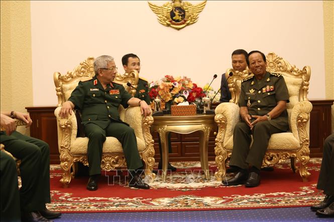 Trong ảnh: Phó Thủ tướng, Bộ trưởng Bộ Quốc phòng Campuchia Samdech Tea Banh (phải) tiếp đoàn. Ảnh: P/v CQTT TTXVN tại Campuchia  