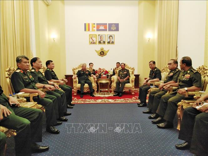 Trong ảnh: Phó Thủ tướng, Bộ trưởng Bộ Quốc phòng Campuchia Samdech Tea Banh tiếp đoàn. Ảnh: P/v CQTT TTXVN tại Campuchia  