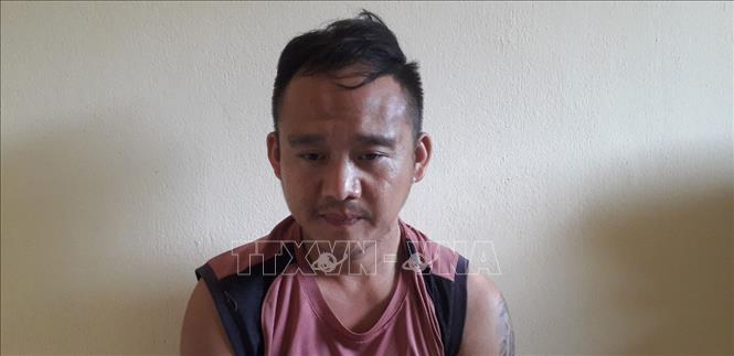 Trong ảnh: Đối tượng bị bắt giữ tại cơ quan công an. Ảnh : TTXVN phát
