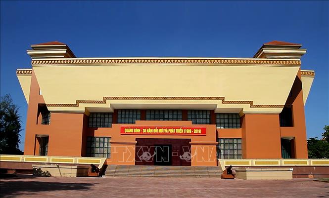 Trong ảnh: Bảo tàng Tổng hợp Quảng Bình mở cửa đón khách tham quan. Ảnh: Văn Tý - TTXVN