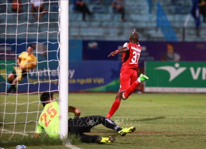 Trong ảnh: Pha làm bàn của tiền đạo Bruno Cunha ở phút thứ 23 mở tỉ số cho Viettel FC. Ảnh: Trọng Đạt - TTXVN