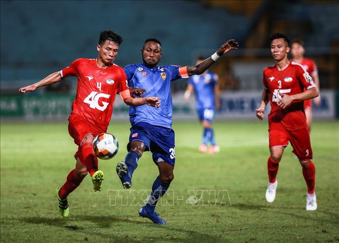 Trong ảnh: Mặc dù sở hữu cặp đôi hậu vệ đắt giá bậc nhất Vleague2019 nhưng những cố gắng của Viettel vẫn không thể bảo toàn được một trận thắng và phải chia điểm ngay trên sân nhà. Ảnh: Trọng Đạt - TTXVN
