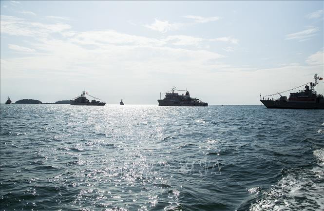 Trong ảnh: Tàu pháo tuần tra HQ-264 và HQ-265 thuộc lớp tàu pháo chiến đấu hiện đại Svetlyak của Nga, trang bị các loại vũ khí hiện đại, tự động hóa cao, được biên chế về Lữ đoàn 127 Vùng 5 Hải quân, thực hiện nhiệm vụ huấn luyện, tuần tiễu, quản lý, bảo vệ chủ quyền vùng biển, đảo Tây Nam của Tổ quốc. Ảnh: Lê Huy Hải – TTXVN