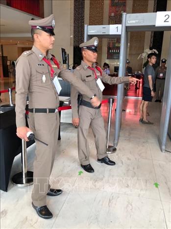 Trong ảnh: Cảnh sát tăng cường an ninh tại địa điểm diễn ra các hội nghị. Ảnh: Ngọc Quang-Pv TTXVN tại Thái Lan