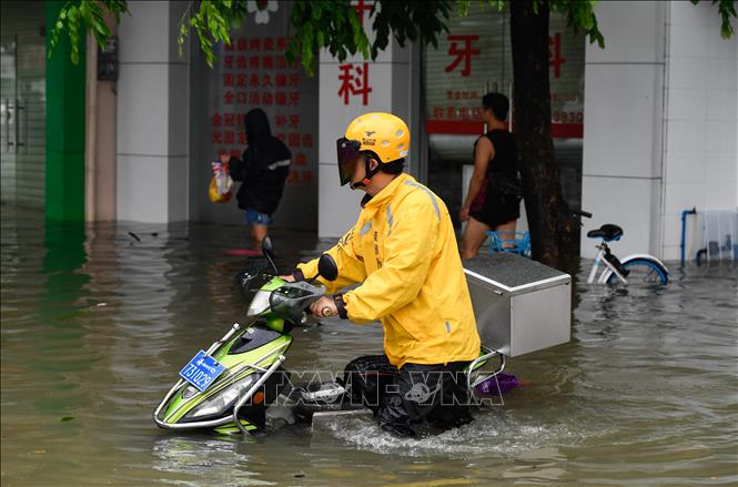 Trong ảnh: Ngập lụt do mưa bão tại Hải Khẩu, tỉnh Hải Nam ngày 1/8/2019. Ảnh: THX/TTXVN
