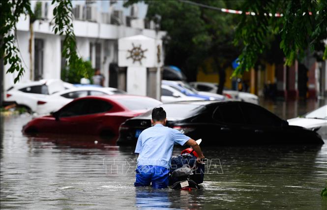 Trong ảnh: Ngập lụt do mưa bão tại Hải Khẩu, tỉnh Hải Nam ngày 1/8/2019. Ảnh: THX/TTXVN