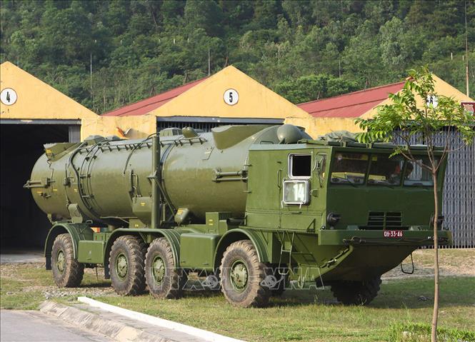 Nâng cao chất lượng huấn luyện, sẵn sàng chiến đấu, thực hiện nhiệm vụ xây dựng Hải quân chính quy, hiện đại, nhất là kết quả tiếp nhận, huấn luyện làm chủ các loại vũ khí trang bị kỹ thuật mới, hiện đại. Trong ảnh: Lữ đoàn 679 – đơn vị tên lửa đất đối biển (Vùng 1 Hải quân) được trang bị tên lửa P-35B, loại tên lửa chống tàu có tầm bắn xa nhất của Việt Nam nói riêng và Đông Nam Á nói chung. Ảnh: Trọng Đức – TTXVN