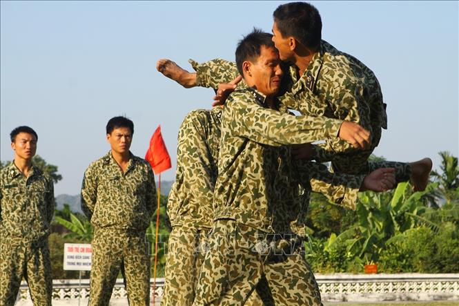 Đẩy mạnh thực hiện phong trào thi đua Quyết thắng trong toàn Quân chủng; thực hiện tốt huấn luyện và đào tạo; xây dựng chính quy, chấp hành kỷ luật của bộ đội. Trong ảnh: Phát huy truyền thống anh hùng, lực lượng Đặc công hải quân ngày đêm luyện tập nâng cao sức mạnh chiến đấu, sẵn sàng hoàn thành nhiệm vụ trong mọi tình huống. Ảnh: Trọng Đức – TTXVN