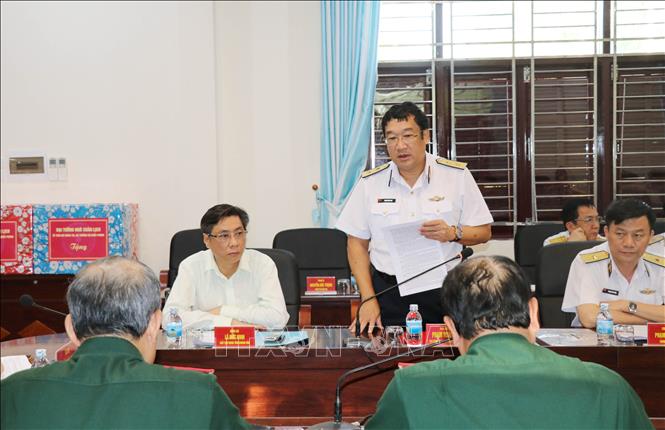 Triển khai thực hiện nghiêm túc các nghị quyết, chỉ thị của Trung ương, Bộ Chính trị, Quân ủy Trung ương, nhất là Nghị quyết Trung ương 8 (Khóa XI) về “chiến lược bảo vệ Tổ quốc trong tình hình mới”, Nghị quyết Đại hội XII của Đảng, Nghị quyết Đại hội Đảng bộ Quân đội lần thứ X, Nghị quyết Đại hội Đảng bộ Quân chủng Hải quân lần thứ XII. Trong ảnh: Phó Đô đốc Phạm Hoài Nam, Ủy viên Trung ương Đảng, Tư lệnh Quân chủng Hải quân phát biểu, đánh giá kết quả thực hiện các mặt công tác năm 2018 và quý I năm 2019 của Quân chủng Hải quân nói chung và Vùng 4 Hải quân nói riêng, tại buổi làm việc với Vùng 4 Hải quân, ngày 2/4/2019. Ảnh: Tiên Minh - TTXVN