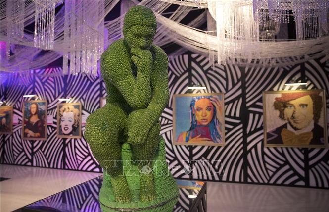 Trong ảnh: Bức tượng 