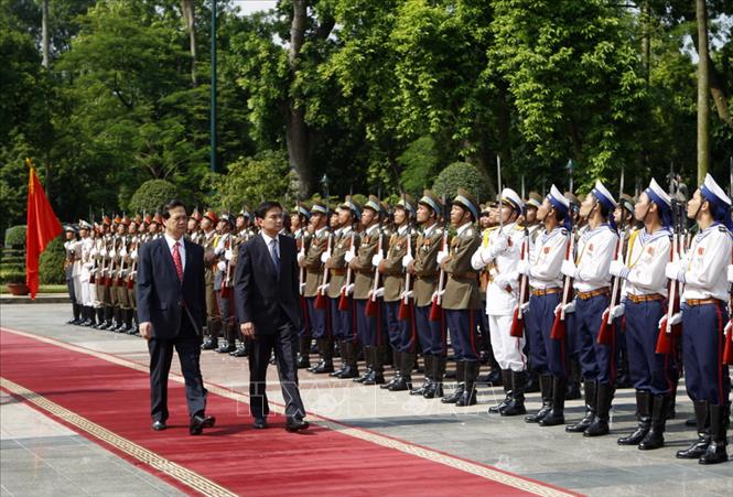 Trong ảnh: Thủ tướng Nguyễn Tấn Dũng chủ trì Lễ đón Thủ tướng Thái Lan Abhisit Vejjajiva thăm chính thức Việt Nam, ngày 10/7/2009. Ảnh: Đức Tám - TTXVN