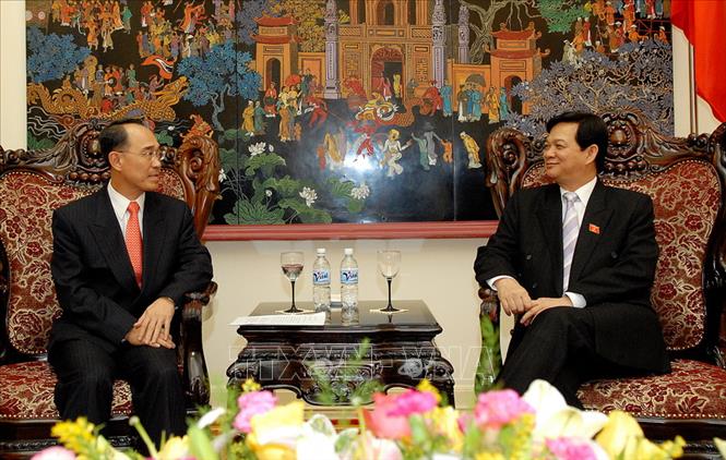 Trong ảnh: Ngày 14/11/2007, Thủ tướng Nguyễn Tấn Dũng tiếp ông Kan Trakulhoon, Chủ tịch Tập đoàn SCG của Thái Lan sang thăm và làm việc tại Việt Nam. Ảnh: Nhan Sáng - TTXVN