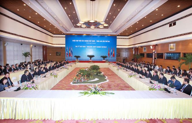 Năm 2012, hai nước tiến hành cuộc họp Nội các chung Việt Nam-Thái Lan lần thứ 2, với một cột mốc nổi bật là việc ký kết “Tuyên bố chung về Tầm nhìn an ninh Thái Lan-Việt Nam giai đoạn 2012-2016”. Trong ảnh: Cuộc họp Nội các chung lần thứ hai Việt Nam – Thái Lan, ngày 27/10/2012, tại Hà Nội, dưới sự đồng chủ trì của Thủ tướng Nguyễn Tấn Dũng và Thủ tướng Thái Lan Yingluck Shinawatra. Ảnh: Đức Tám - TTXVN