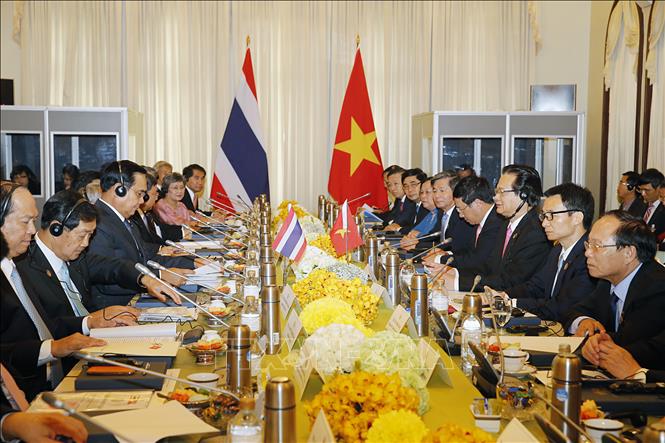 Trong ảnh: Ngày 23/7/2015, tại Thủ đô Bangkok, Thủ tướng Nguyễn Tấn Dũng và Thủ tướng Thái Lan Prayut Chan-o-cha đồng chủ trì Cuộc họp Nội các chung Việt Nam – Thái Lan lần thứ 3. Tại cuộc họp này, hai bên đã nhất trí nâng quan hệ hai nước lên Đối tác chiến lược tăng cường. Ảnh: Đức Tám - TTXVN