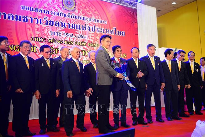 Quan hệ Đối tác chiến lược Việt Nam – Thái Lan ngày càng đi vào chiều sâu tạo điều kiện thuận lợi cho cộng đồng người Thái gốc Việt tham gia vào mọi mặt đời sống xã hội Thái Lan. Trong ảnh: Tối 20/7/2019, Tổng hội người Việt Nam toàn Thái Lan tổ chức trọng thể lễ ra mắt Chủ tịch và Ban chấp hành nhiệm kỳ 2019-2021 tại tỉnh Nakhon Phanom ở Đông Bắc Thái Lan, nơi có đông đảo kiều bào sinh sống. Ảnh: TTXVN 