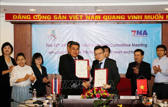 Trong ảnh: Ngày 4/12/2018, tại Thành phố Hồ Chí Minh diễn ra cuộc họp Ủy ban Kỹ thuật Hỗn hợp lần thứ 15 (JTC) và ký biên bản ghi nhớ về tăng cường quan hệ hợp tác và trao đổi thông tin giữa Thông tấn xã Việt Nam và Cục Quan hệ Công chúng Thái Lan (PRD). Ảnh: TTXVN