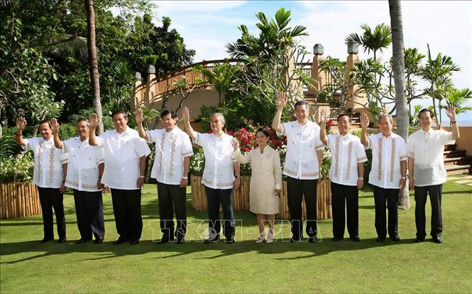 Trong ảnh: Các nhà lãnh đạo ASEAN chụp ảnh chung tại Hội nghị Cấp cao ASEAN lần thứ 12 ở Cebu (Philippines), chiều 13/1/2007. Ảnh: Đức Tám – TTXVN