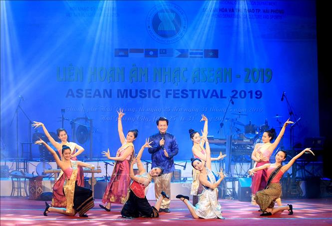 Trong ảnh: Biểu diễn văn nghệ trong Lễ khai mạc Liên hoan Âm nhạc ASEAN năm 2019 tại Hải Phòng, tối 25/5/2019. Ảnh: An Đăng – TTXVN